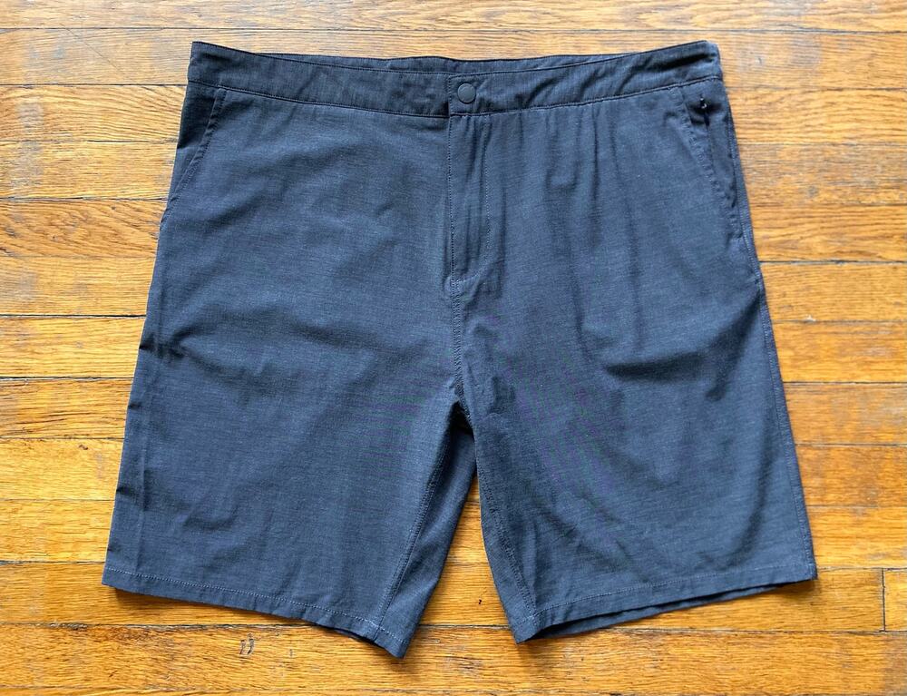 JOHNNIE-O Dark Grey Lightweight Golf Shorts sz 38